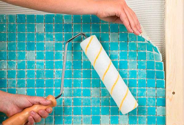 Installation of mosaic tiles