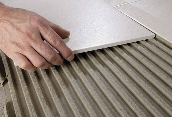 Laying floor tiles