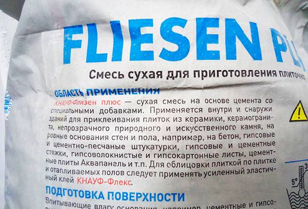 Sausas līmes maisījums akmenim