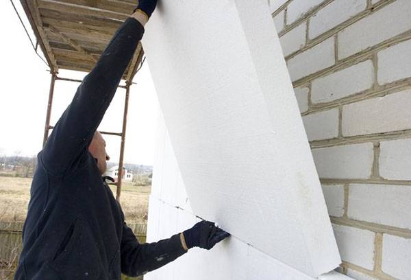 Facade insulation with foam