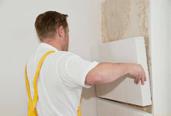 Installation of expanded polystyrene plates