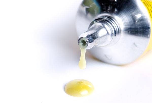 A drop of rubber glue