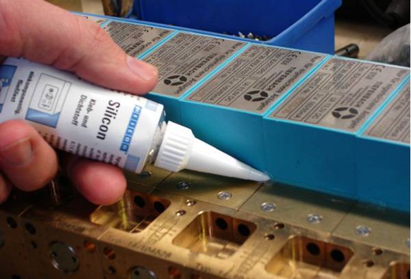 The use of silicone glue
