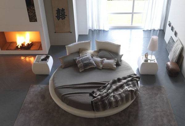 Round double bed