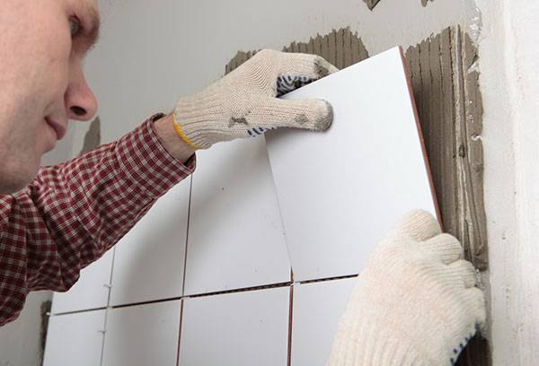 Mounting tiles on gypsum plaster