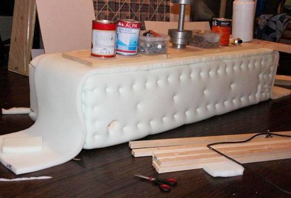 Pasting a box with foam