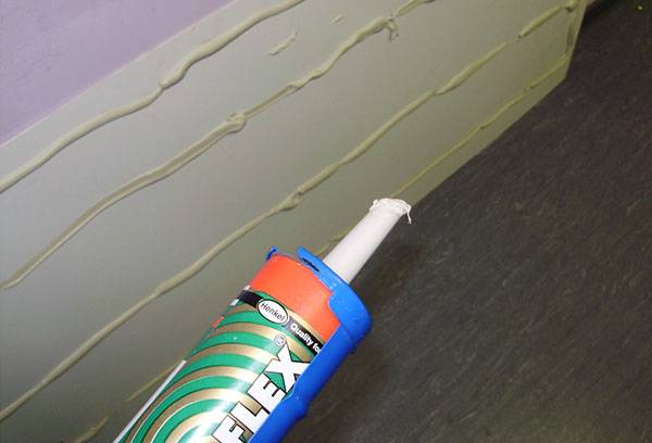 Laying PVC wall panels