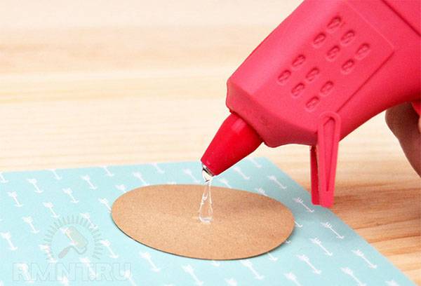 Bonding cardboard with a thermal gun