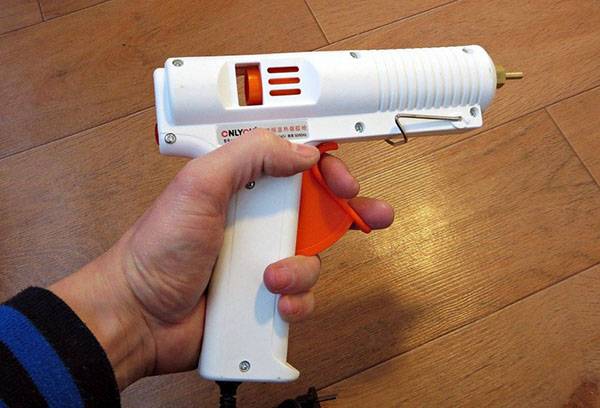 Glue gun