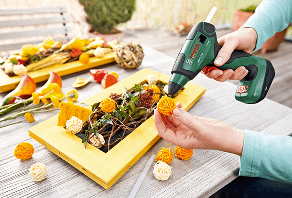 The use of a heat gun to create decorative products