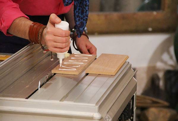 Gluing wood with PVA glue