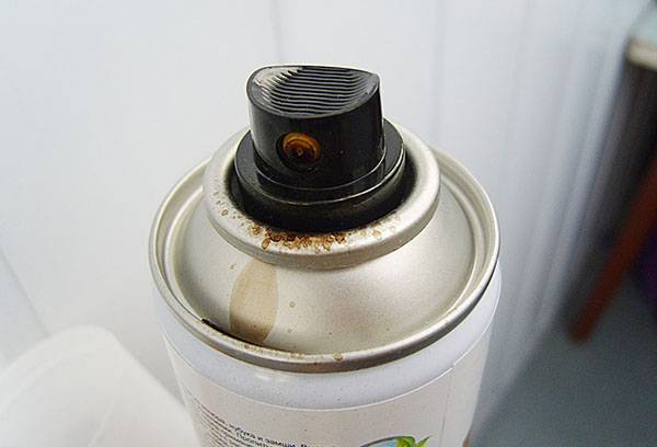 Spray can for suede