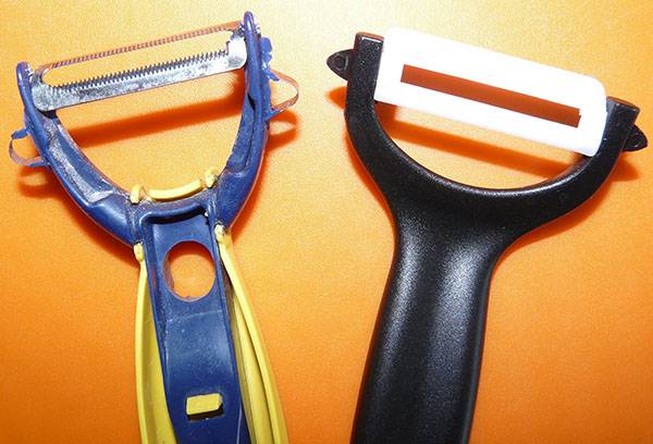 Vegetable peeling knives