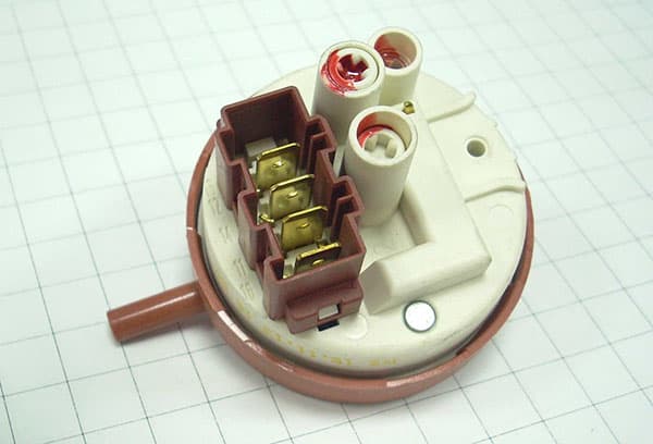 Pressostat from the Indesit washing machine