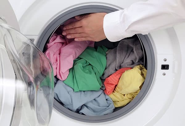 Loading the washing machine