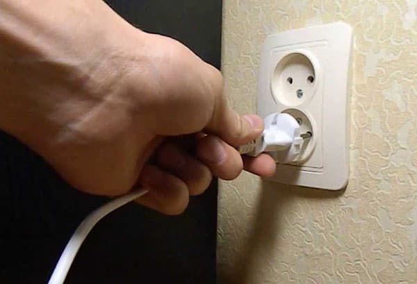 Connecting the appliance to the network