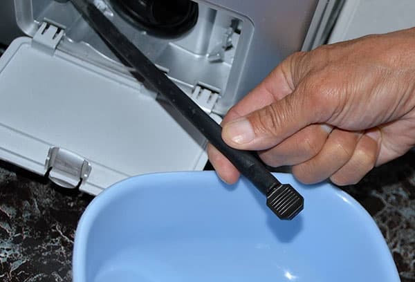 Emergency drain of water from the washing machine