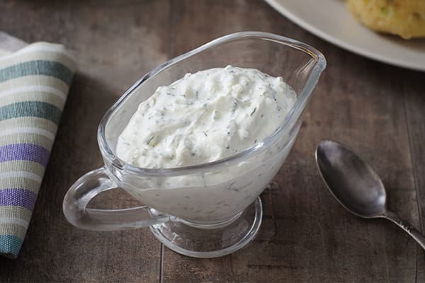 Curd sauce with herbs