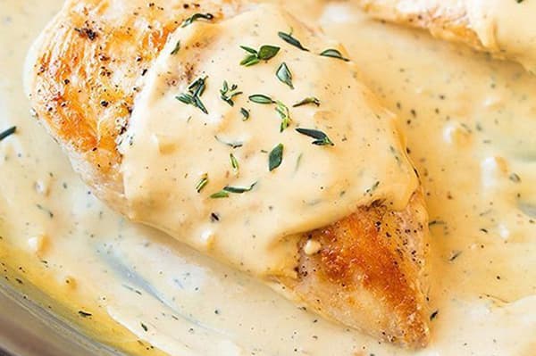 Chicken breast in soya cream sauce