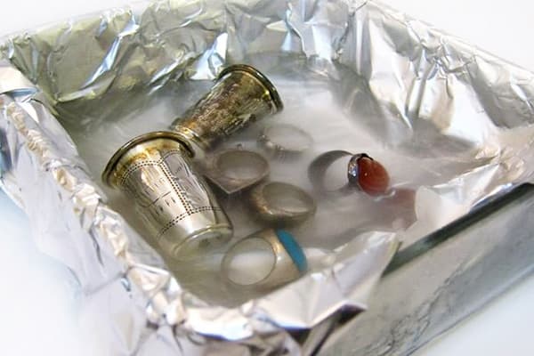 The process of cleaning silver with soda and foil