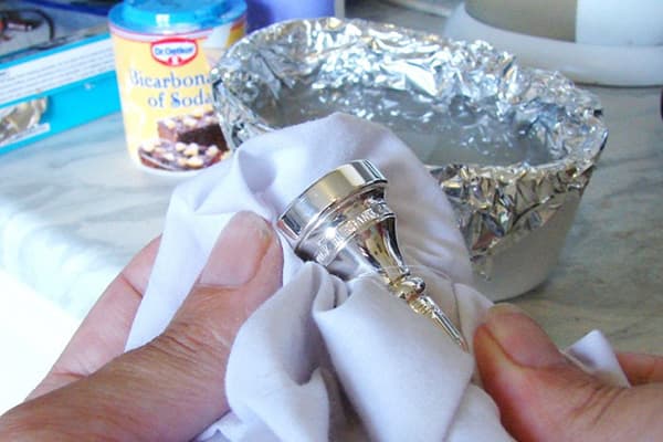 Cleaning silverware