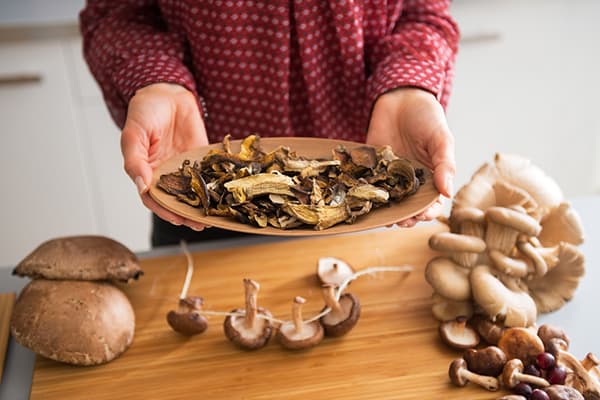 Preparing mushrooms for drying