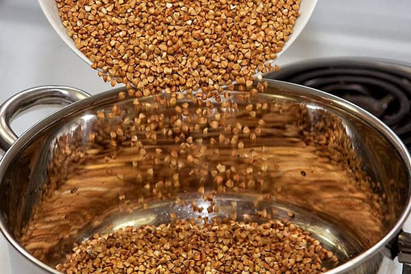 Add buckwheat to the pan