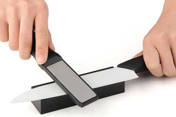 Sharpening a ceramic knife