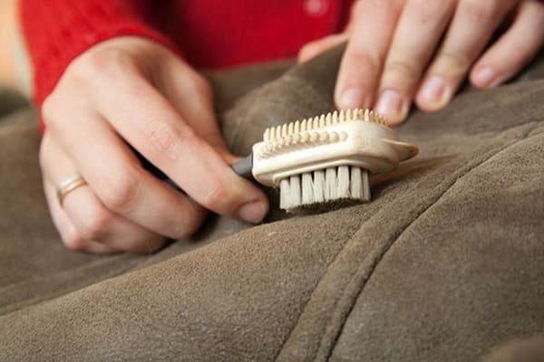 Suede brush