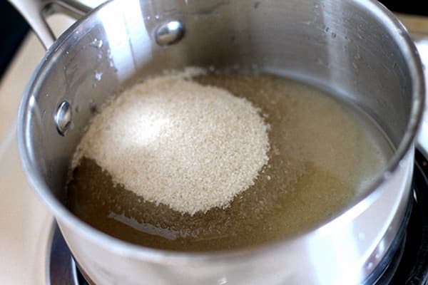 Making sugar syrup