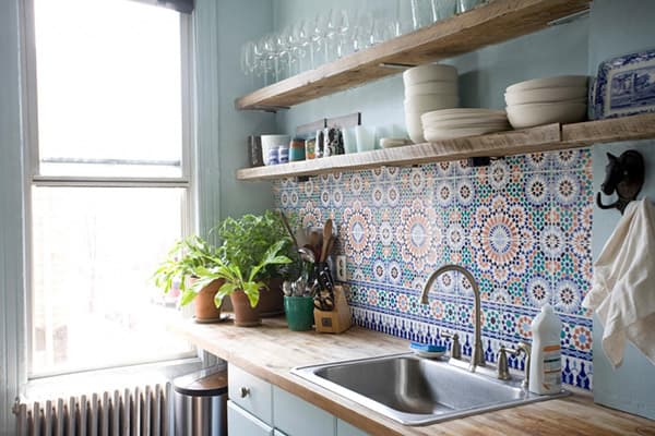 Ceramic apron in the kitchen