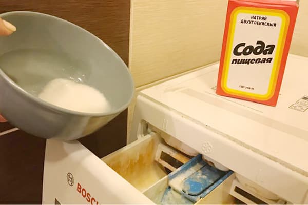 Cleaning the washing machine with soda