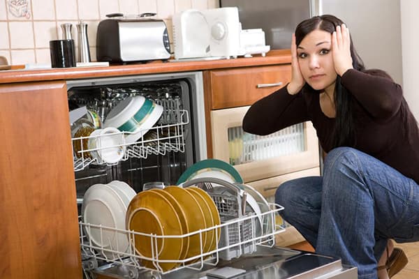 Woman at the dishwasher