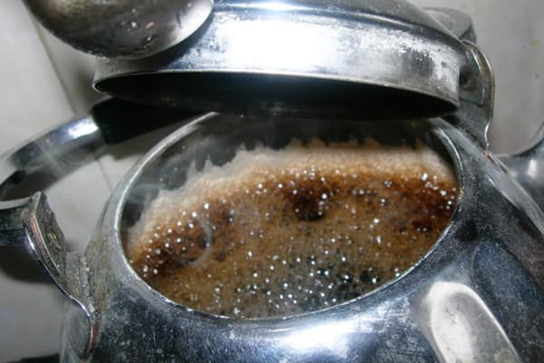 Coca-Cola vārās tējkannā