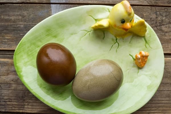 Tea and coffee colored eggs