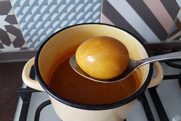 Egg taken out of turmeric broth