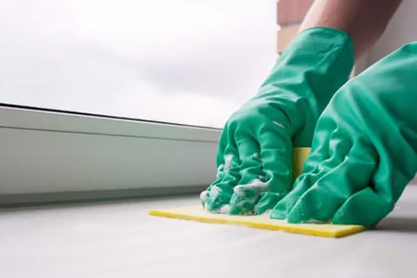 Washing a plastic window sill