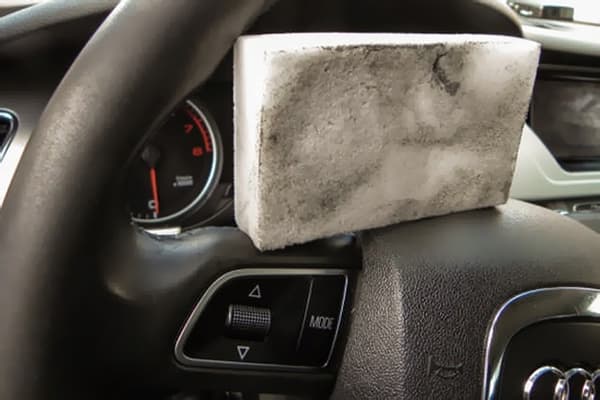 Steering wheel cleaning with melamine sponge