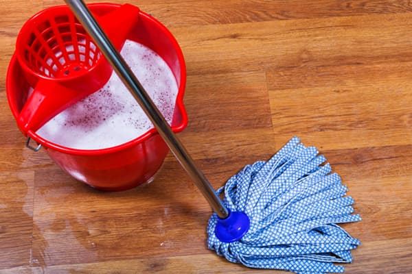 Wet Laminate Cleaning
