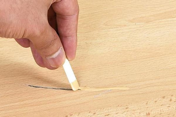 Lapping scratches on the laminate