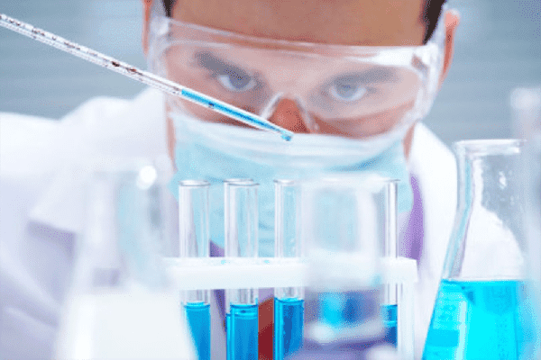 Pētījumi ķīmijas laboratorijā