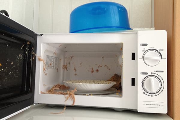 Pārtika eksplodēja mikroviļņu krāsnī