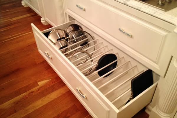 Lid for storage of lids in the kitchen drawer