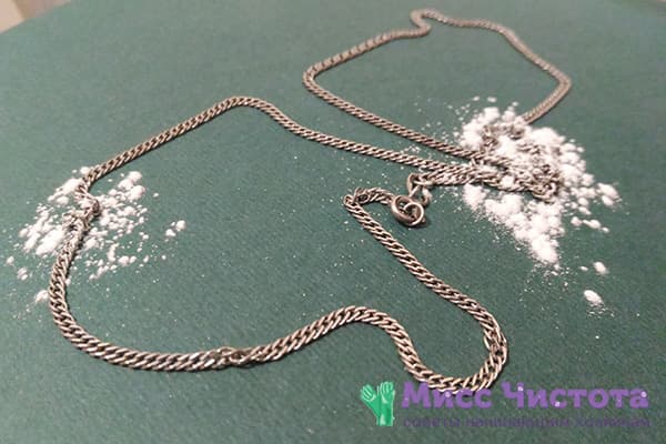 Tangled Talcum Chain