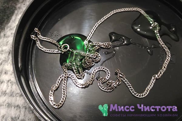 Tangled chain washed with liquid soap