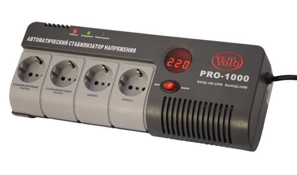 Četru virzienu sprieguma regulators