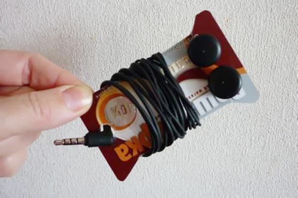 Plastic Card Earphone Organizer