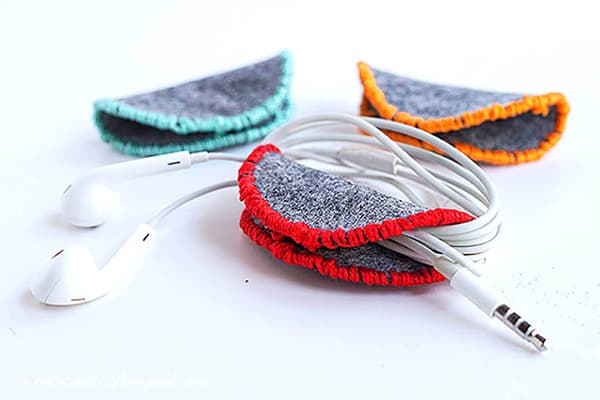 Homemade headphone storage device