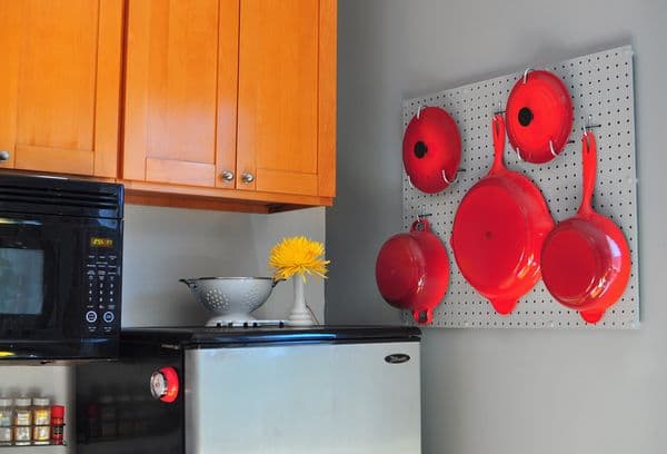 Perforated wall plate for pans