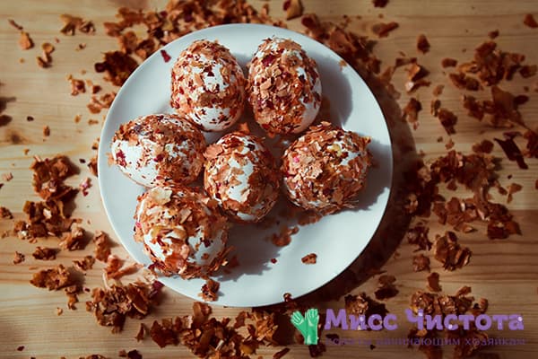 Eggs in Onion Peel Slices